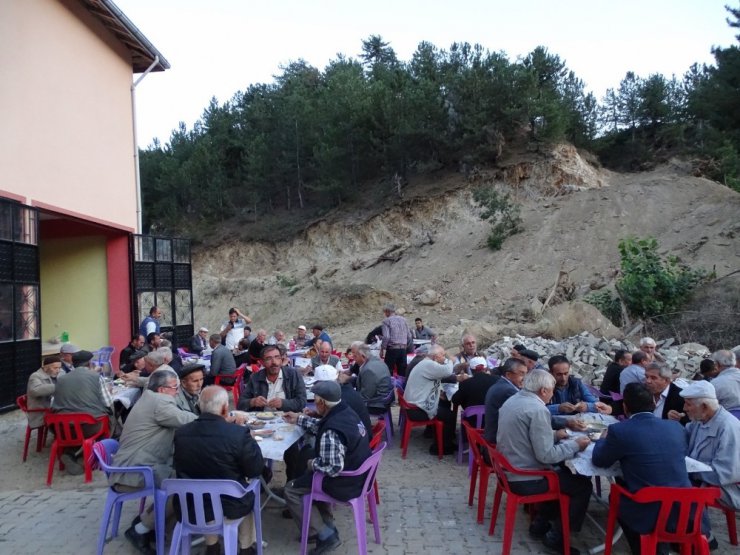 Orman köylülerinden şükür yemeği