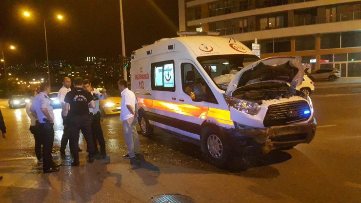 Samsun’da ambulans otomobil ile çarpıştı: 1 yaralı