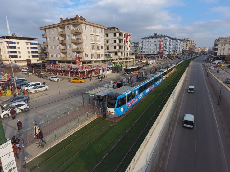 Tramvay duraklarının birleştirilmesi yolcu kapasitesini arttırdı