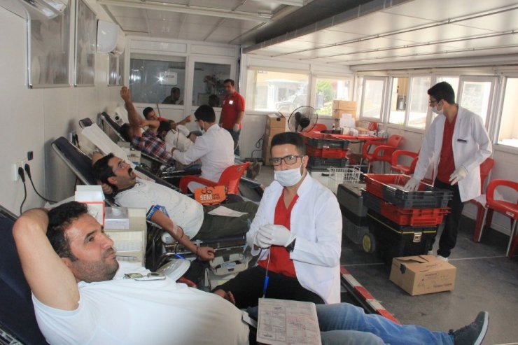 Kızılay Hakkari’de kan bağışı kampanyası başlattı