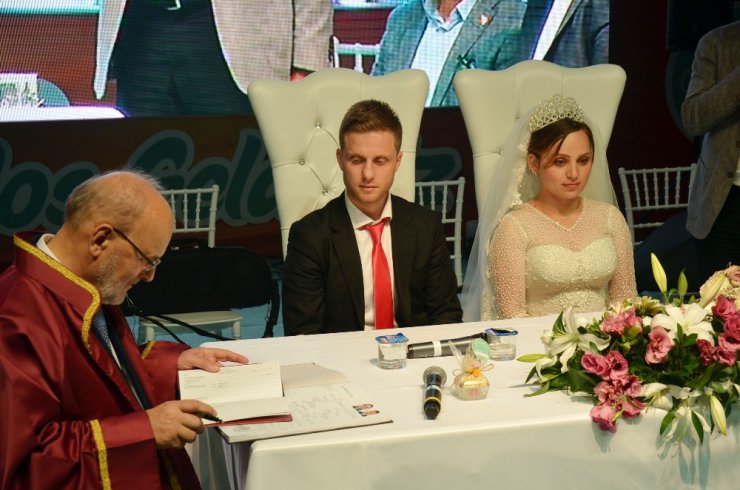 Beykoz’da toplu nikah töreniyle 20 çift dünyaevine girdi