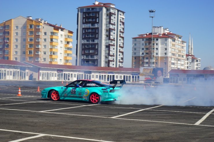 Kastamonu’da drift gösterileri nefes kesti