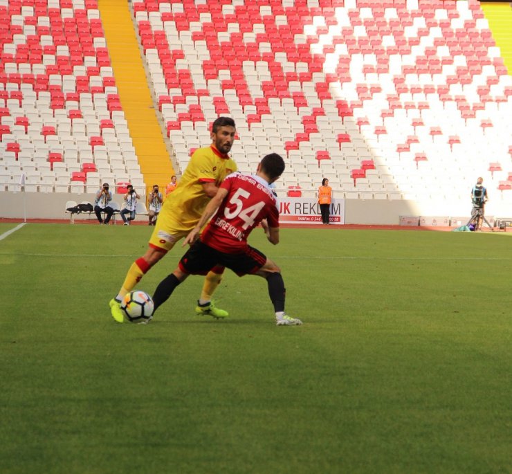 Süper Lig: D.G Sivasspor: 1 - Göztepe: 2 (İlk yarı)