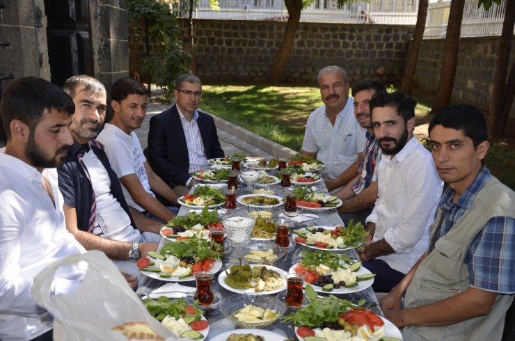 TÜGVA Siverek, basınla kahvaltıda bir araya geldi