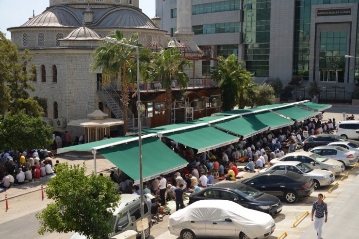 Akdeniz Belediyesi, Hal Camii önüne tente kurdu