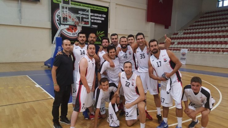 Bilecik Belediyesi Basketbol Kulübü Gemlik Zeytini Basketbol Turnuvası ikinci bitirdi