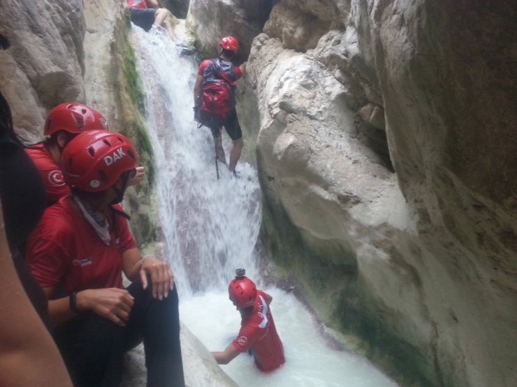 DAK ekipleri kanyon geçişi ve su üstü arama kurtarma eğitimi yaptı