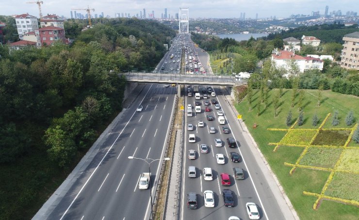 FSM Köprüsü’nde oluşan trafik yoğunluğu havadan görüntülendi