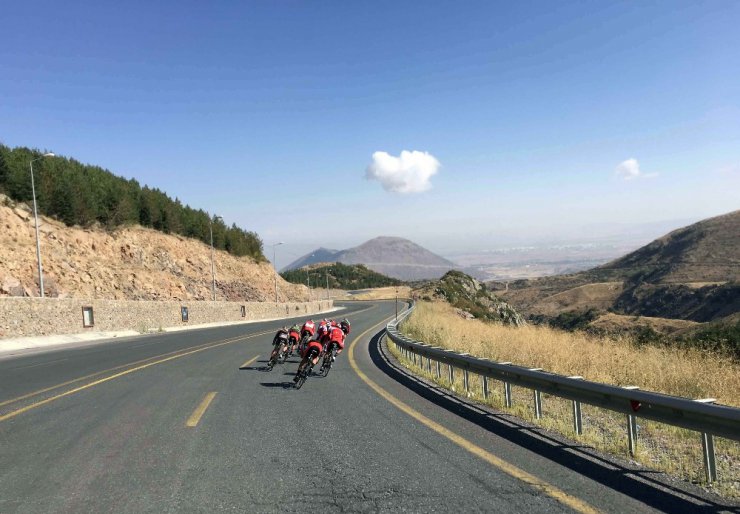 Bisiklet Milli Takımı, Erciyes Yüksek İrtifa Kampı’nda form tutuyor