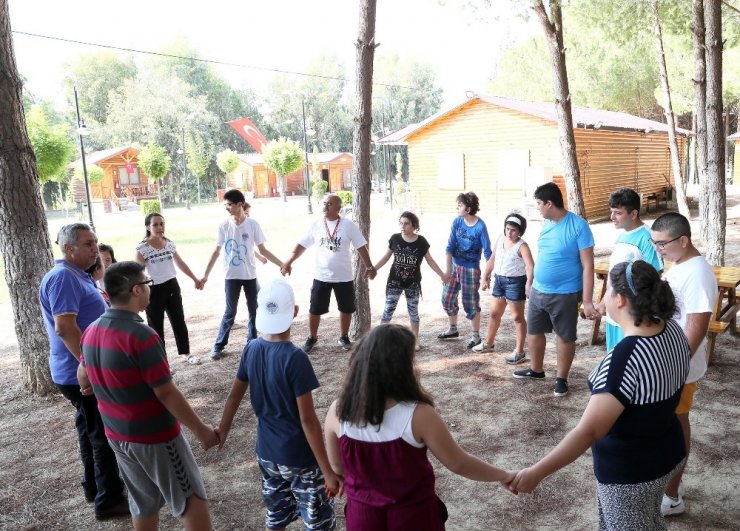 Tarsus Gençlik kampı, engellileri ağırladı