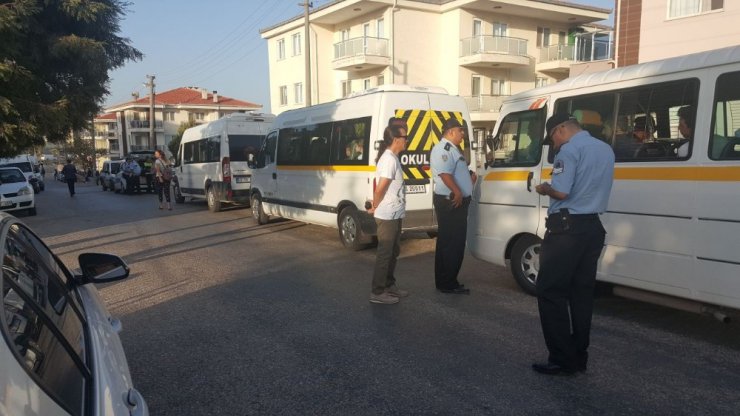 Ayvalık’ta trafik ekiplerinden öğrenci servislerine sıkı denetim