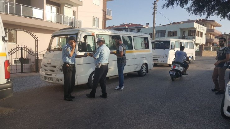 Ayvalık’ta trafik ekiplerinden öğrenci servislerine sıkı denetim