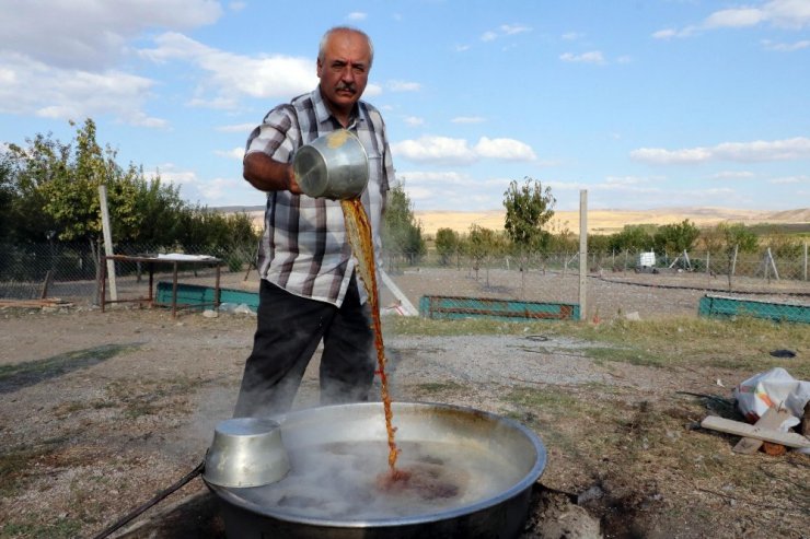 Yozgat’ta kazanlar pekmez için kaynıyor