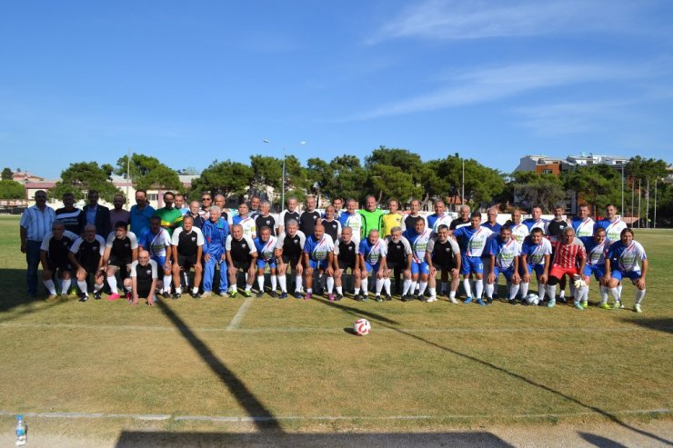 Kırkağaç’ın efsane futbolcuları yıllar sonra sahada