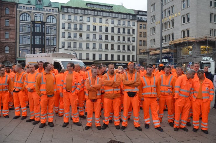 Hamburg’taki meydana Türk temizlik işçisinin ismi verildi