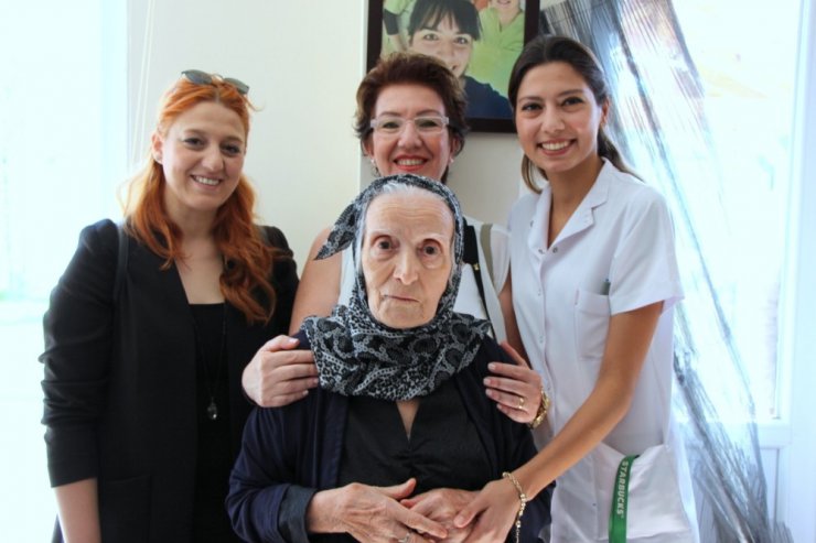 Acıbadem’den Tepebaşı Belediyesi Yaşam Köyü Alzheimer Evlerine ziyaret