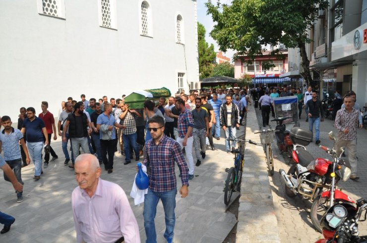 Ölümüyle 7 kişiyi hayata bağlayan genç, gözyaşları içinde son yolculuğuna uğurlandı