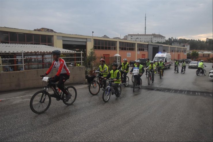 Çocuklar bisikletle okullarına gittiler