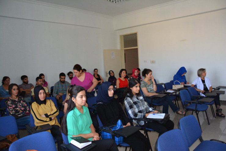 DÜ’de toplumsal hayat ve hukuk konulu konferans verildi