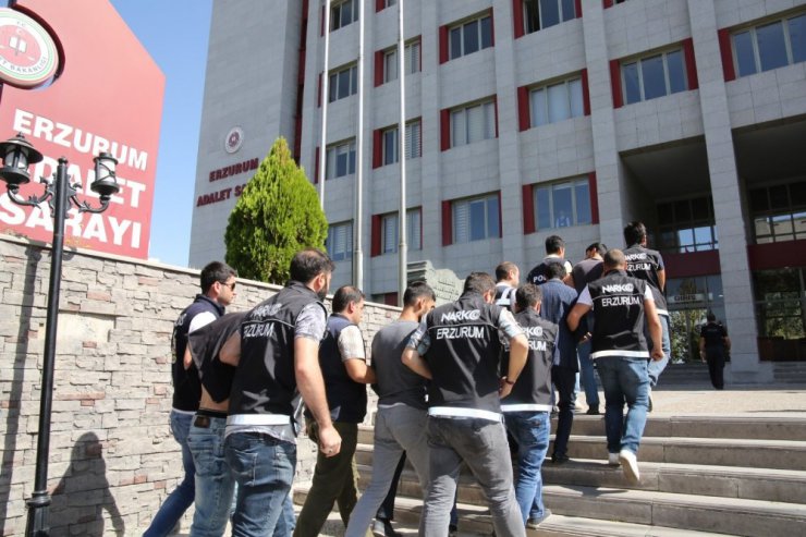 Erzurum’da Narkotik ekipleri uyuşturucu tacirlerine göz açtırmıyor