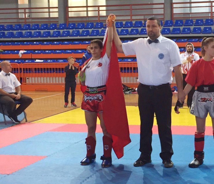 Haliliyeli Gökçe kickboks Balkan şampiyonu oldu