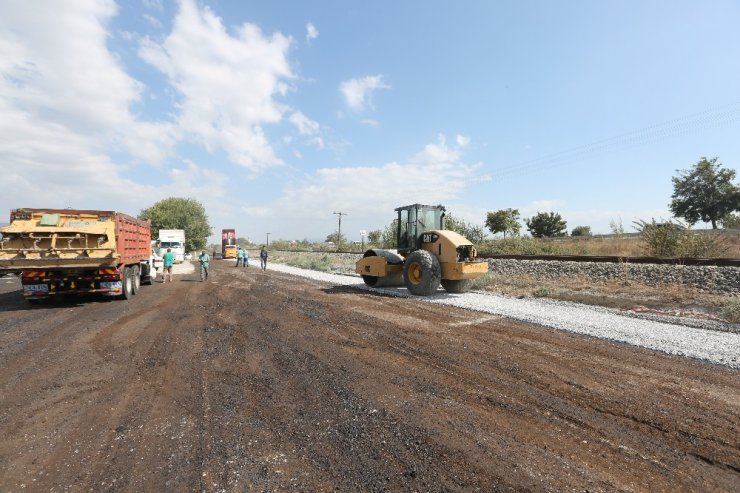 Kardeşköy Mahallesindeki toprak yollar asfaltlanıyor