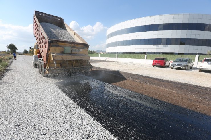 Kardeşköy Mahallesindeki toprak yollar asfaltlanıyor