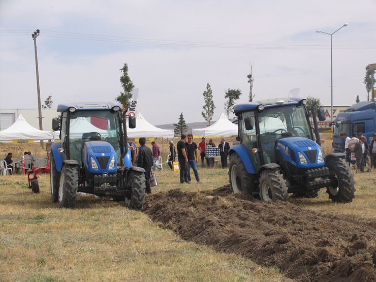 Erzurum’lu çiftçiler Tarım ve Teknoloji Road Show saha etkinliğinde bir araya geldi