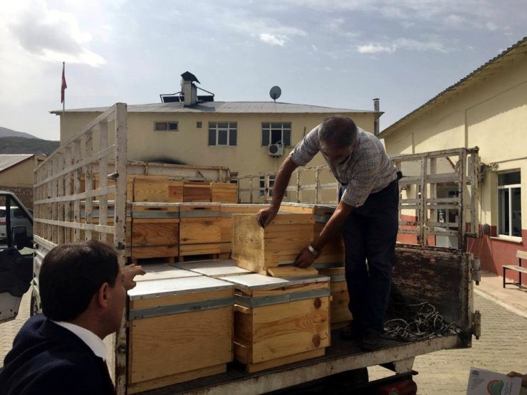 Tunceli’de 600 organik kovan dağıtıldı
