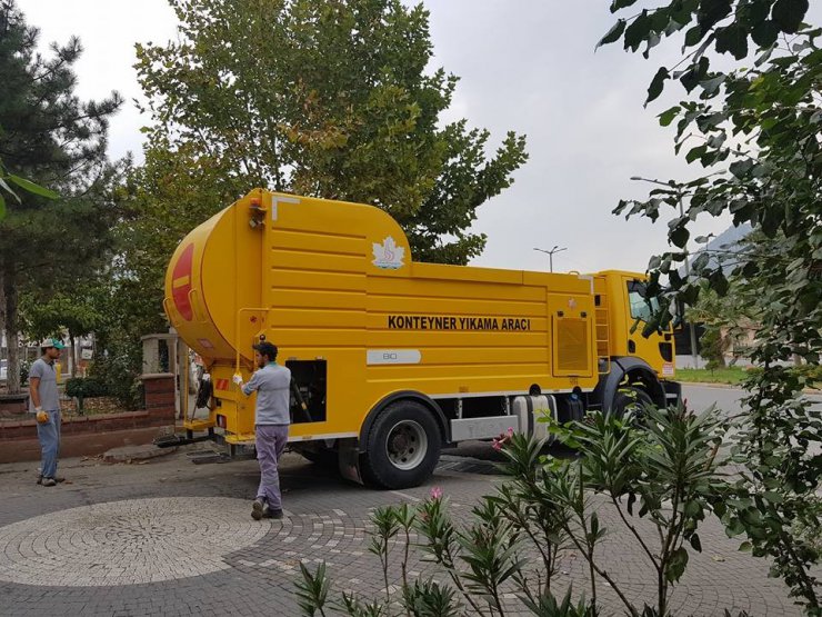 Vezirhan’da çöp konteynırları temizleniyor