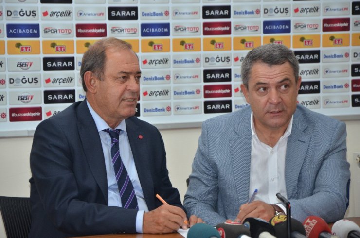 Yücel İldiz Eskişehirspor’a 1 yıllık imzayı attı