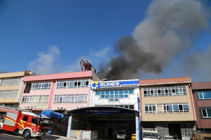 Ankara’da medikal malzeme imalatı yapan iş yerinde korkutan yangın