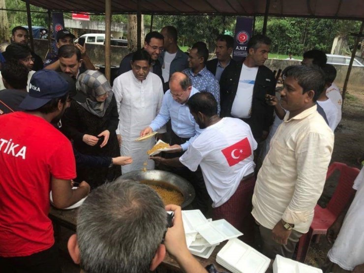 Recep Akdağ, Rohingya kampını ziyaret etti