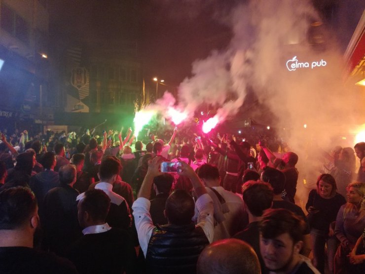 Beşiktaş Taraftarı Galibiyeti Coşkuyla Kutladı