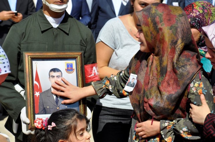 Şehidin cenazesinde ‘Kahrolsun PKK’ sloganları atıldı