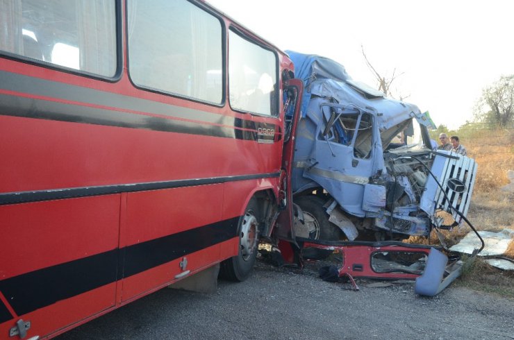 Eskişehirspor’un emektar otobüsünün karıştığı kazada 13 kişi yaralandı