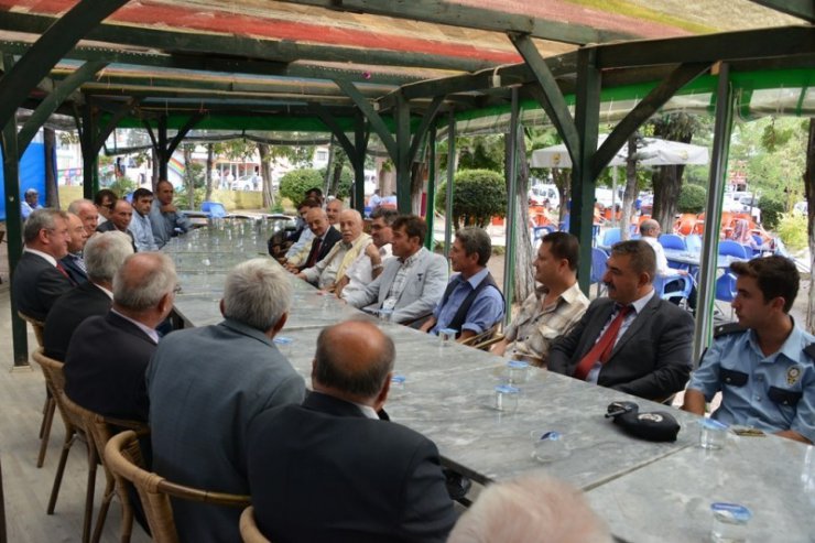 Gediz Kaymakamı Önder, belediye başkanları ve mahalle muhtarlarıyla bir araya geldi