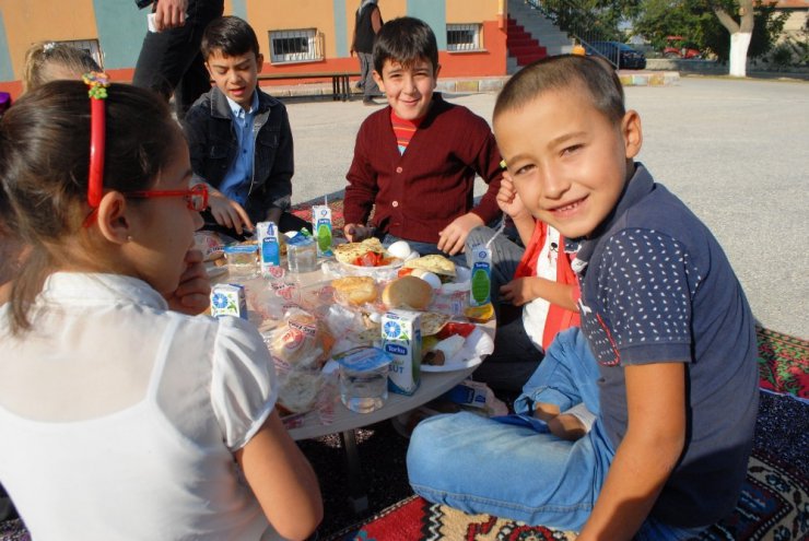 Burdur’da çocuklara kahvaltının önemi uygulamalı anlatıldı