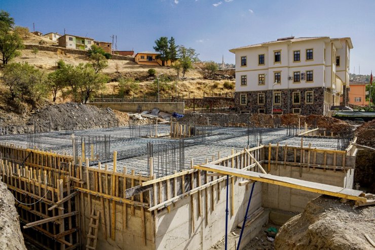 Doğanyol ilçesinde Kültür Merkezi inşaatı devam ediyor