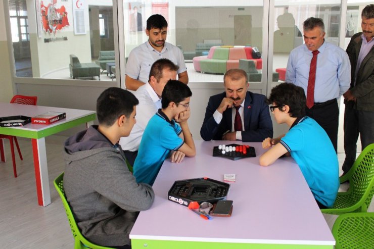 Milli Eğitim Müdürü Demir, Recep Tayyip Erdoğan İmam Hatip Lisesi’ni ziyaret etti