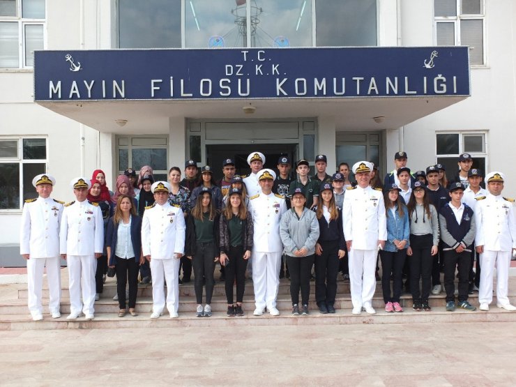 Öğrenciler askeri gemileri ziyaret etti