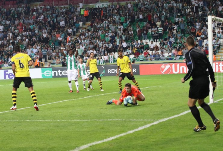 UEFA Avrupa Ligi: Atiker Konyaspor: 2 - Vitoria Guimaraes: 1 (Maç sonucu)