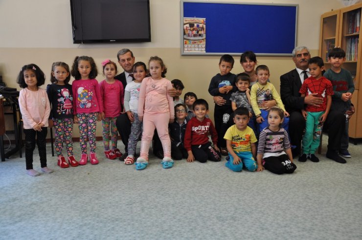 Başkan Özkan anasınıfı öğrencilerini sevindirdi