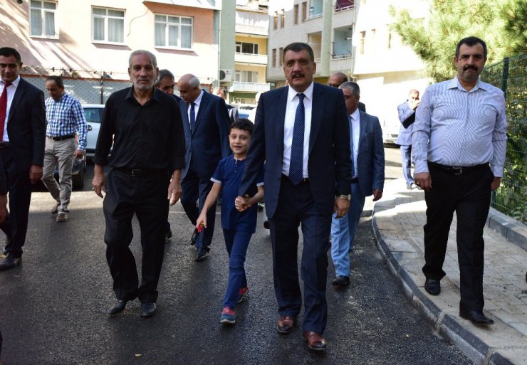 Belediye Başkanı Gürkan Kırçuval Mahallesinde incelemelerde bulundu