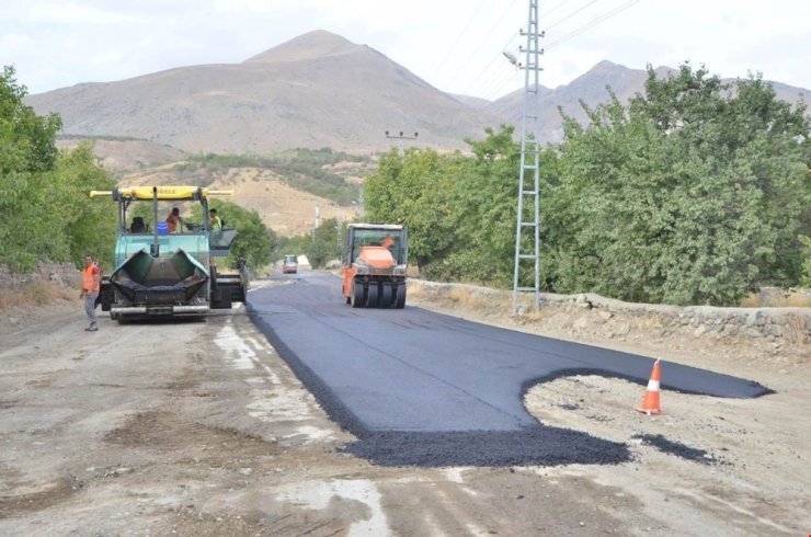 7 kilometrelik Bayırbağ köy yolu sıcak asfaltla kaplanıyor