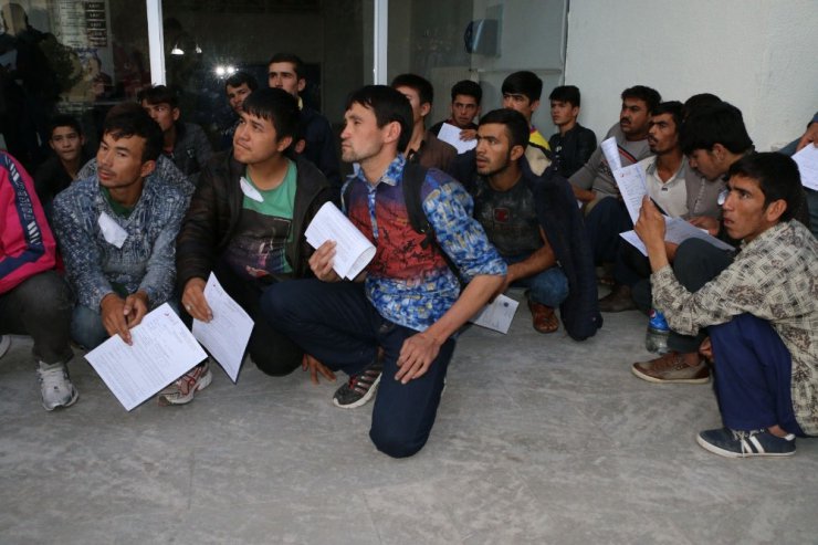 Erzincan’da 125 sığınmacı 50 kişilik otobüste yakalandı