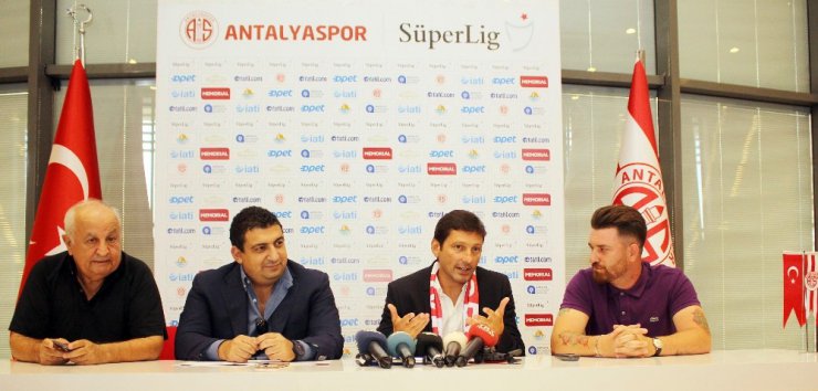 Leonardo, resmen Antalyaspor’da