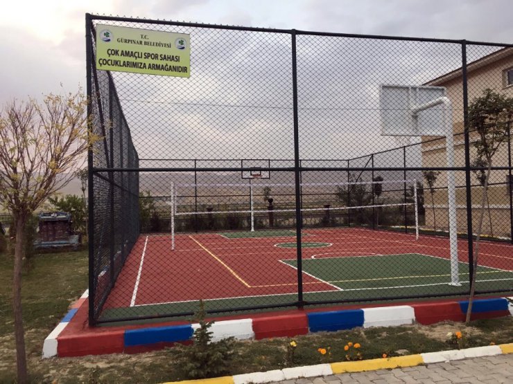 Gürpınar’da okullara çok amaçlı spor sahaları