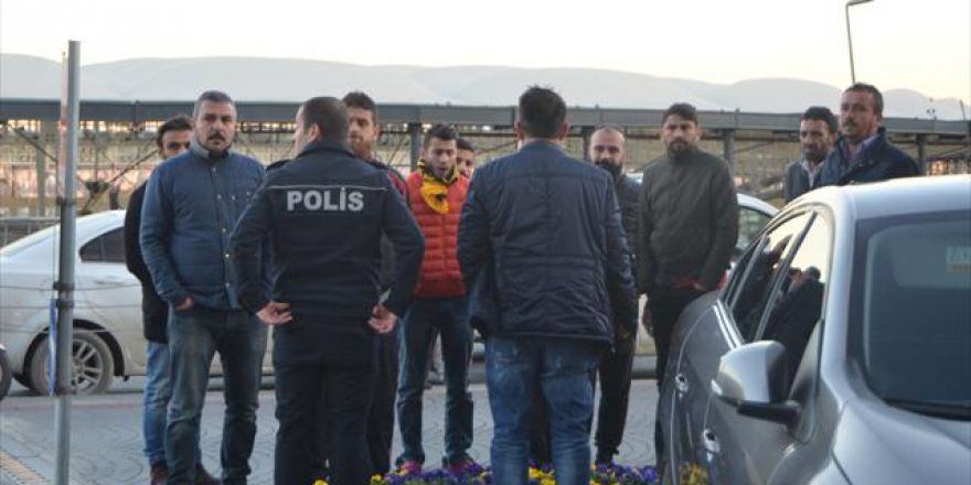 Ünlü plazaya alacaklı baskını