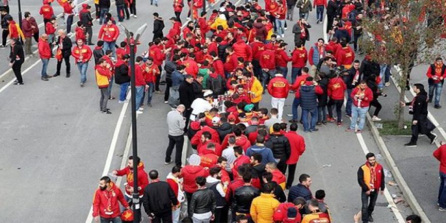 Galatasaray taraftarı Kadıköy’e hareket etti